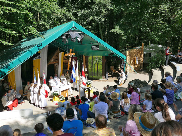 Festgottesdienst zum 1.000 Todestag des Heiligen Heimerads auf dem Hasunger Berg (Foto: Karl-Franz Thiede)